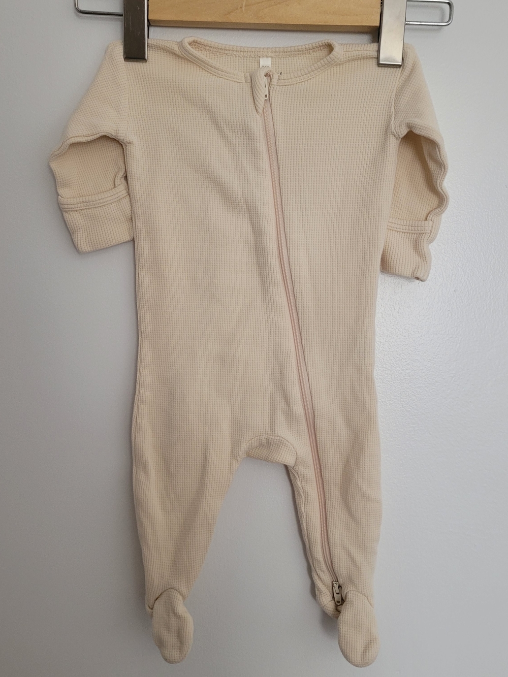 🧸2/20$ Quincy Mae Cream Waffle-Knit Zip Front Baby One-Piece Pajamas Size 3-6M